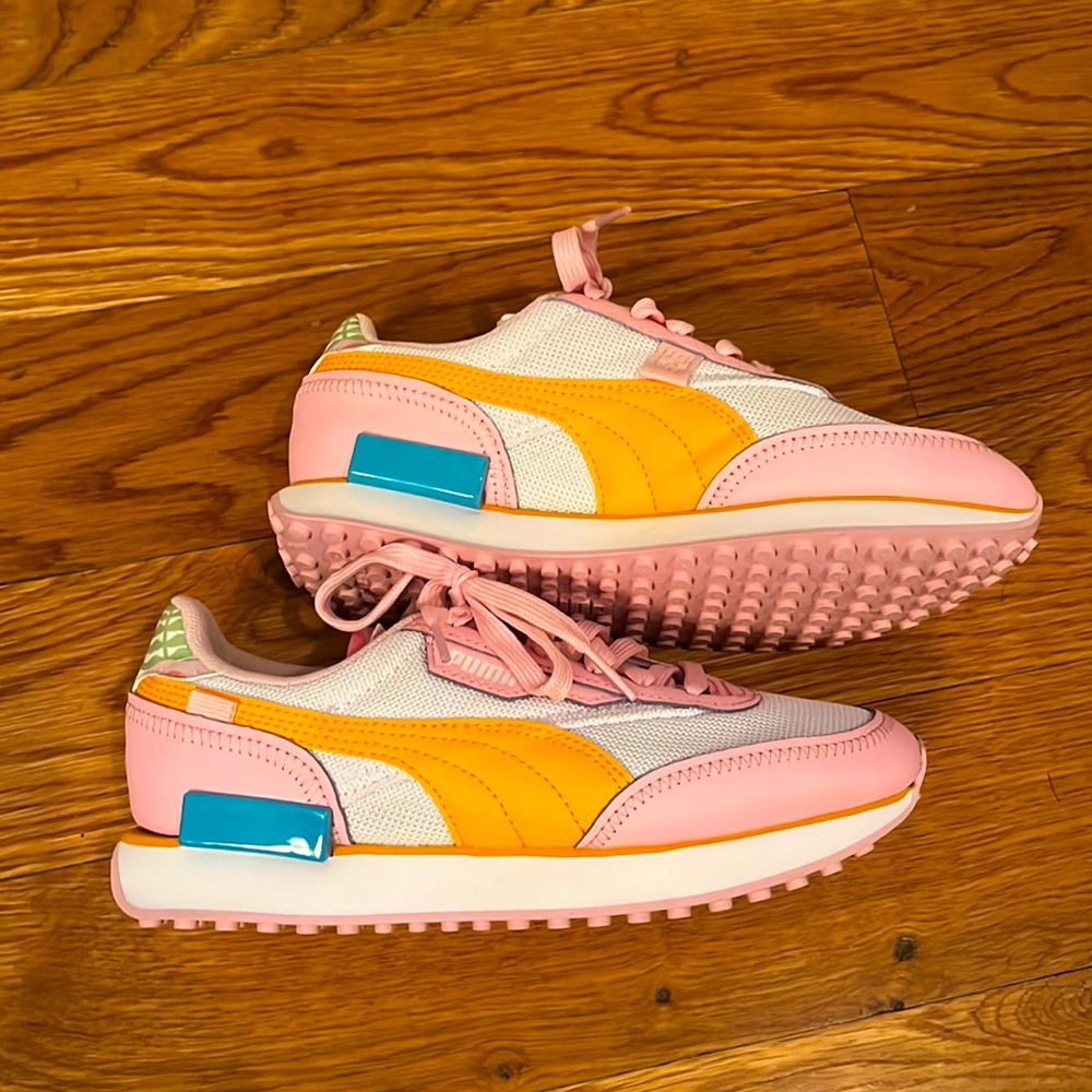 Cute Like New Girls 5 Puma Tennis Shoes